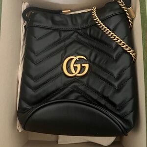 Gucci GG Marmont bucket bag